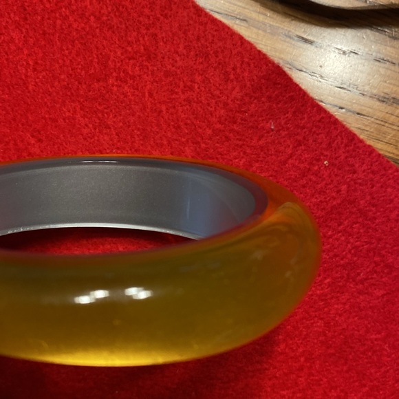 VINTAGE PLASTIC BANGLE BRACELETS - Picture 13 of 16